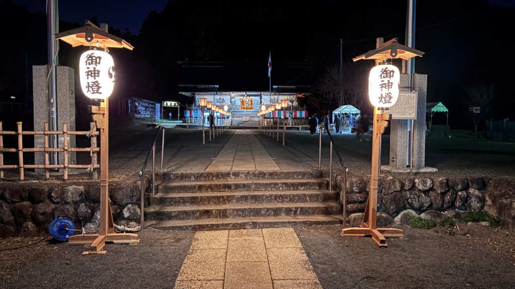 [画像：竹灯籠回廊開催時の下山八幡神社　その１]