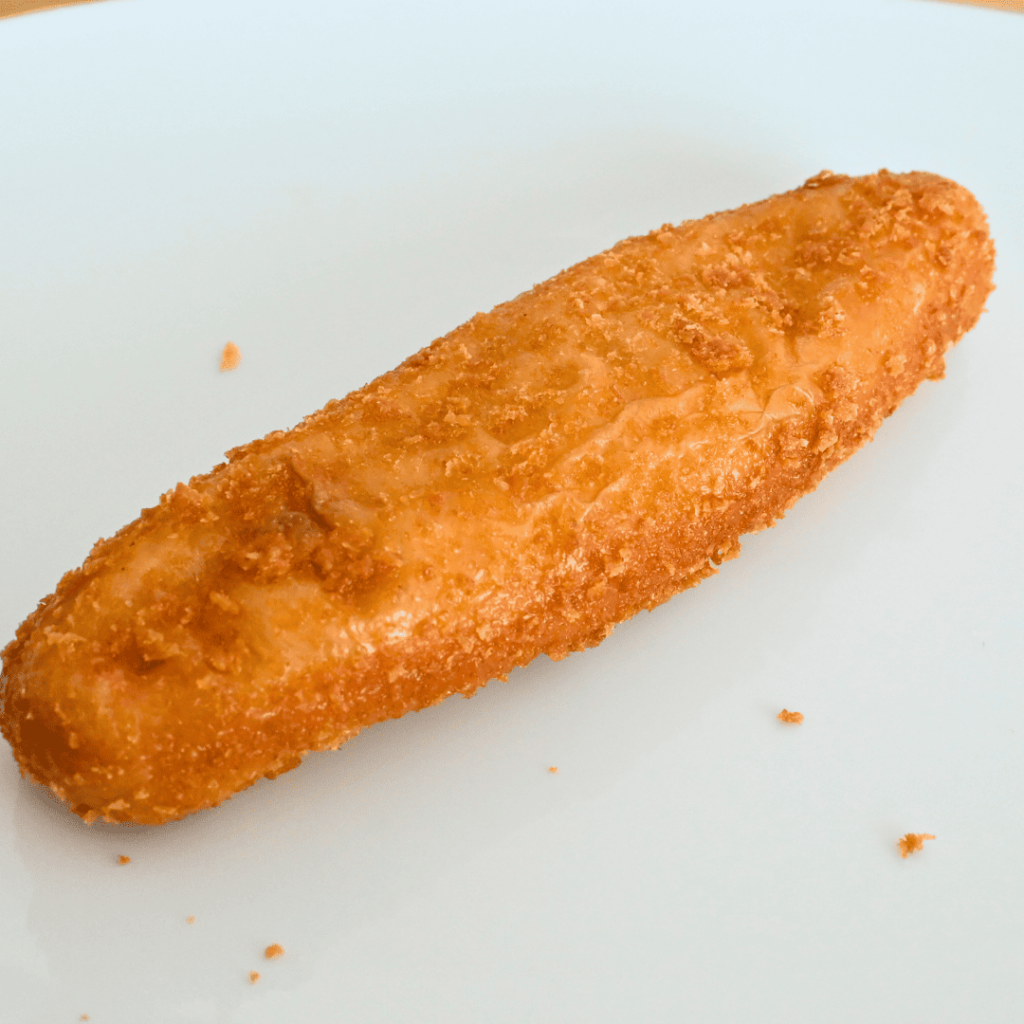 [画像：火打屋さんの魚肉ソーセージの揚げパン]