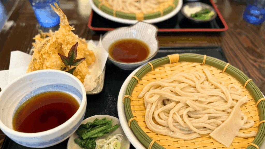 [画像：田舎屋さんの天ざるうどん]