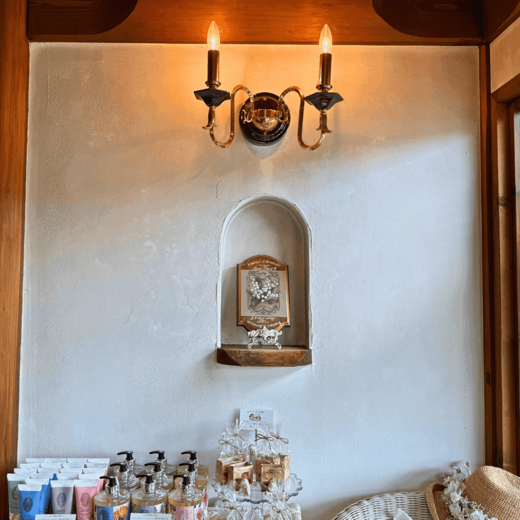 [画像：Tea Roomさんの店内　その１]