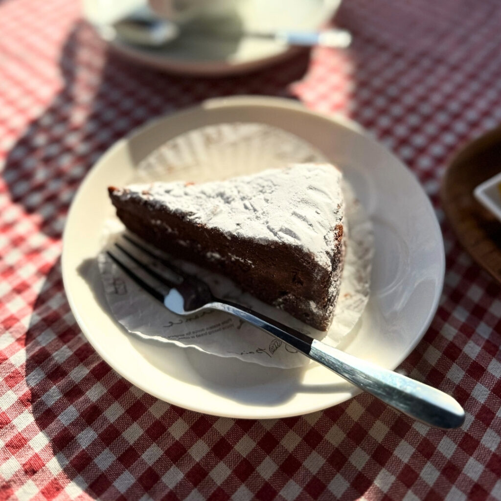 超濃厚なチョコレートケーキ