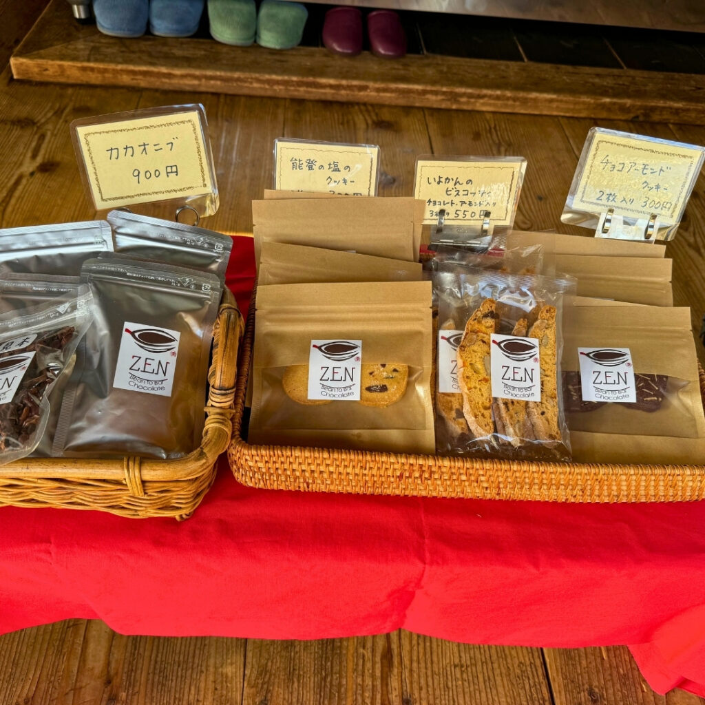 焼き菓子などが売られている様子 その2