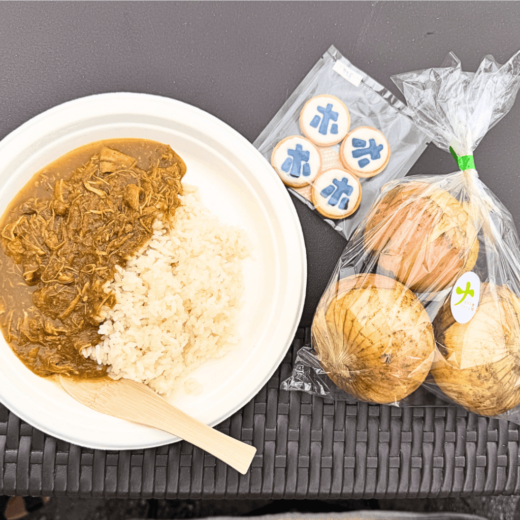 [画像：カレーとホウライヤさんのクッキー]