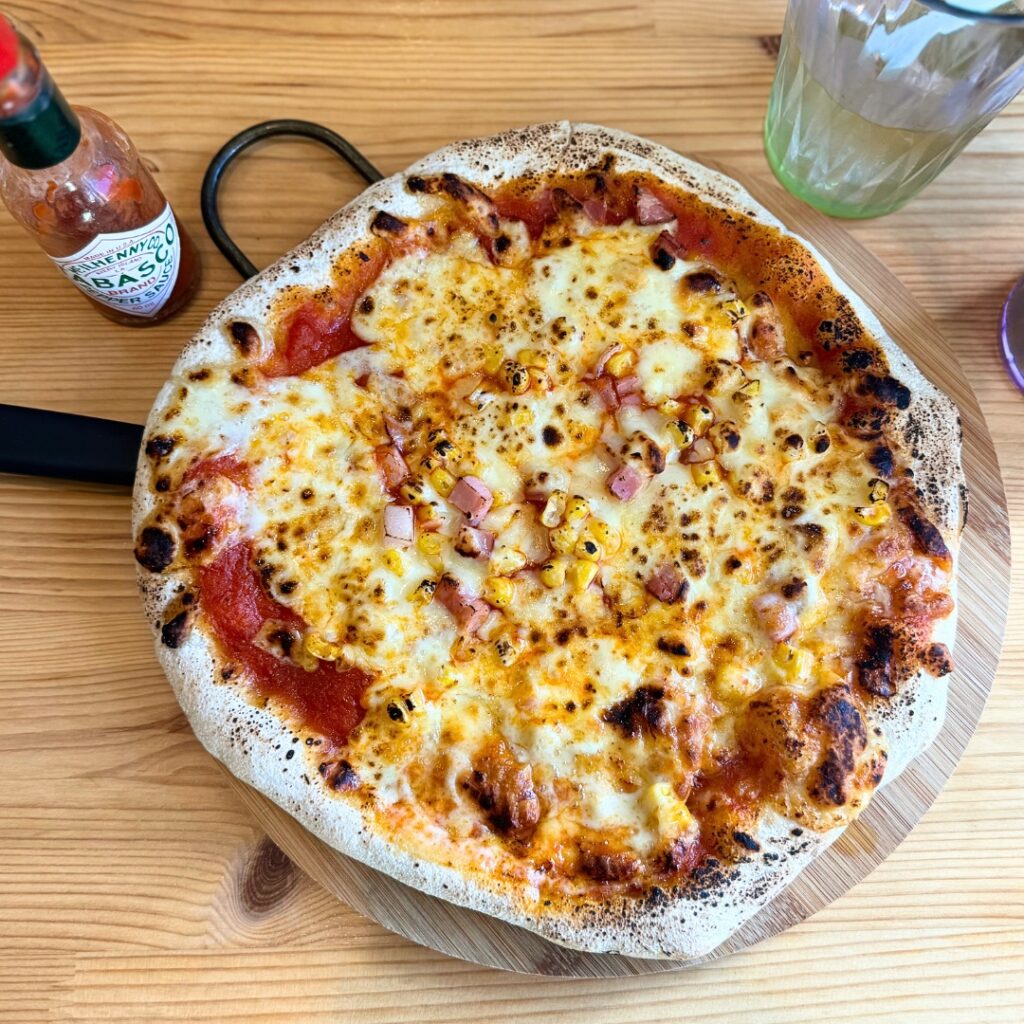 画像:なごみ家さんのマヨコーンベーコンピザ