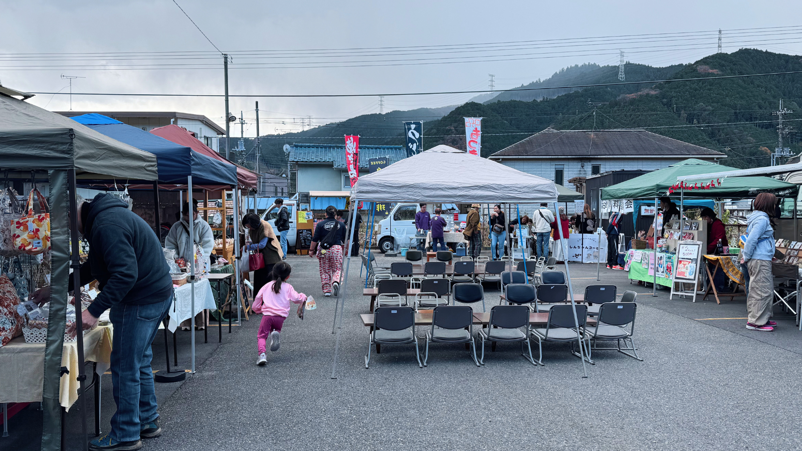 「【青梅市】二俣尾マルシェで地域の魅力に触れる！アクセスや見どころを紹介」のアイキャッチ画像