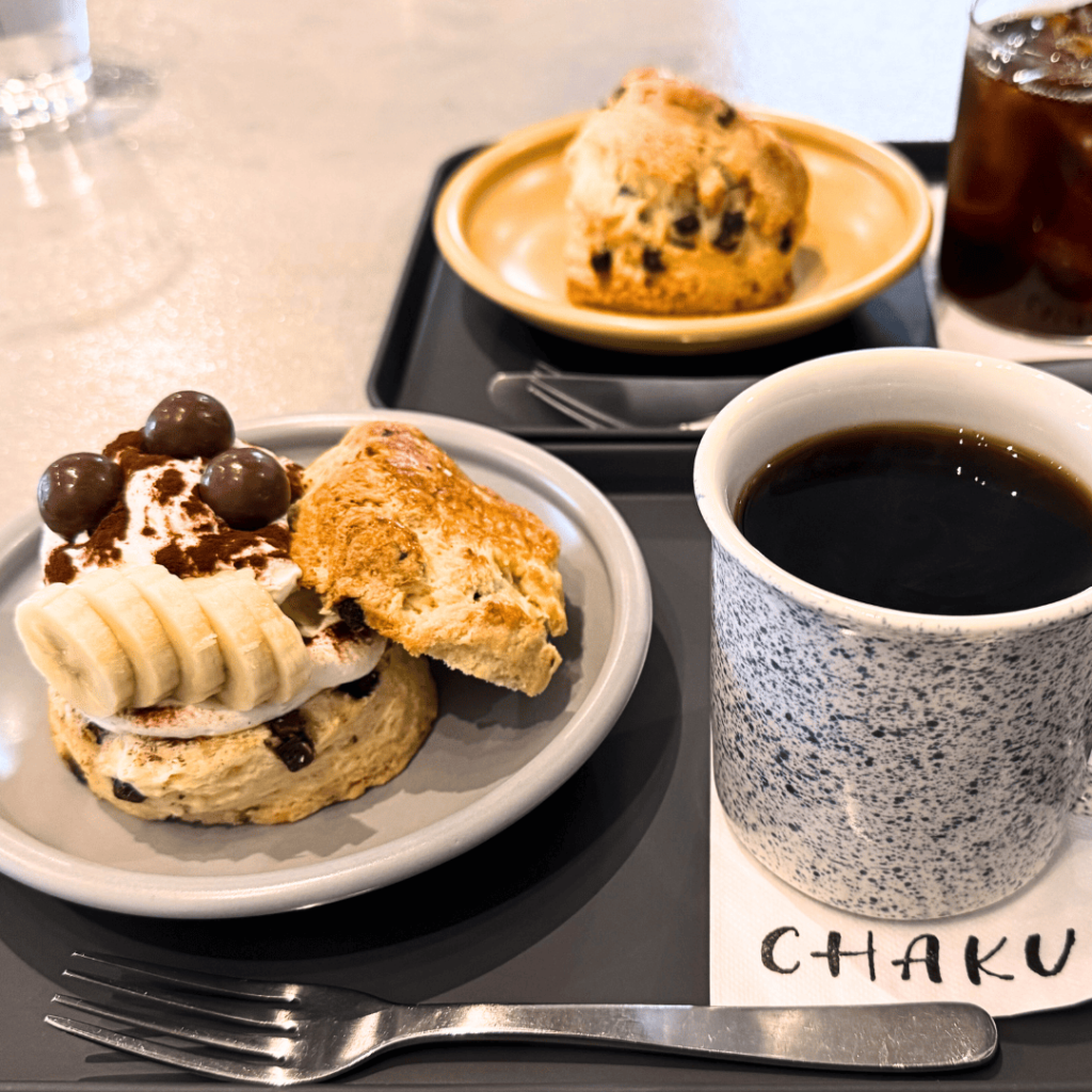 CHAKUさんのスコーンとコーヒー