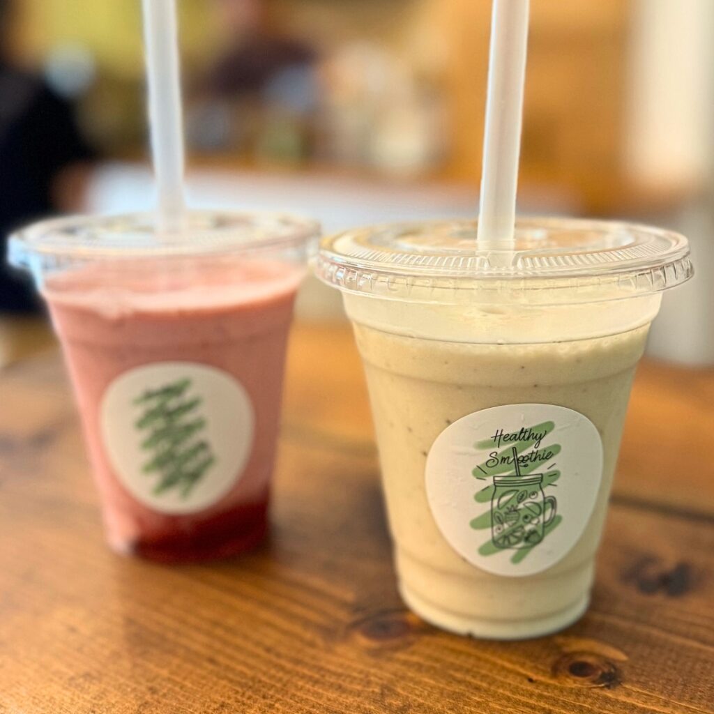 ヘルシースムージーさんのストロベリーヨーグルトとバナナミルクスムージー