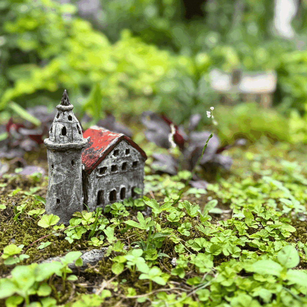 [画像：お庭の家のこもの]