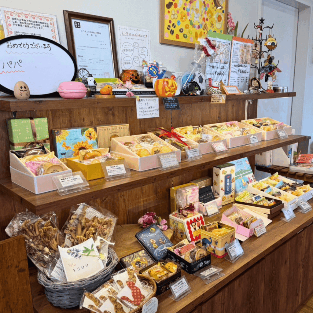 画像：お土産や贈呈用のコーナー