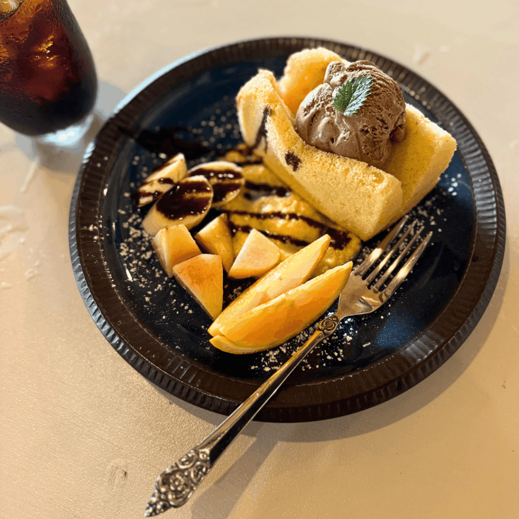 [画像：シフォンケーキアイスサンド]