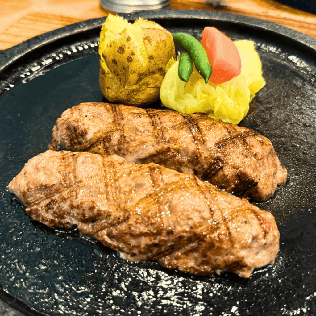 [画像：チャコグリルさんの炭火焼き牛100%ハンバーグ]