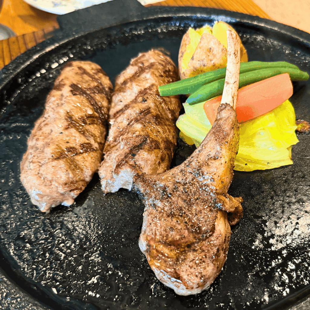 [画像：チャコグリルさんの仔羊炭火焼き]