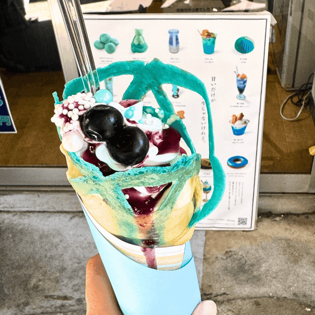 [画像：青梅ブルーにちなんだクレープ“あおいきもち”]