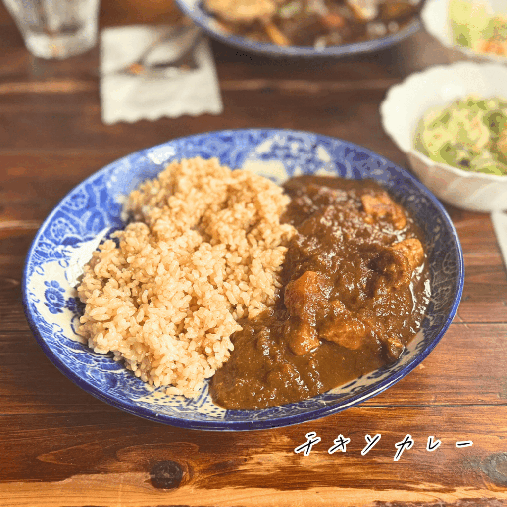 [画像：チキンカレー]