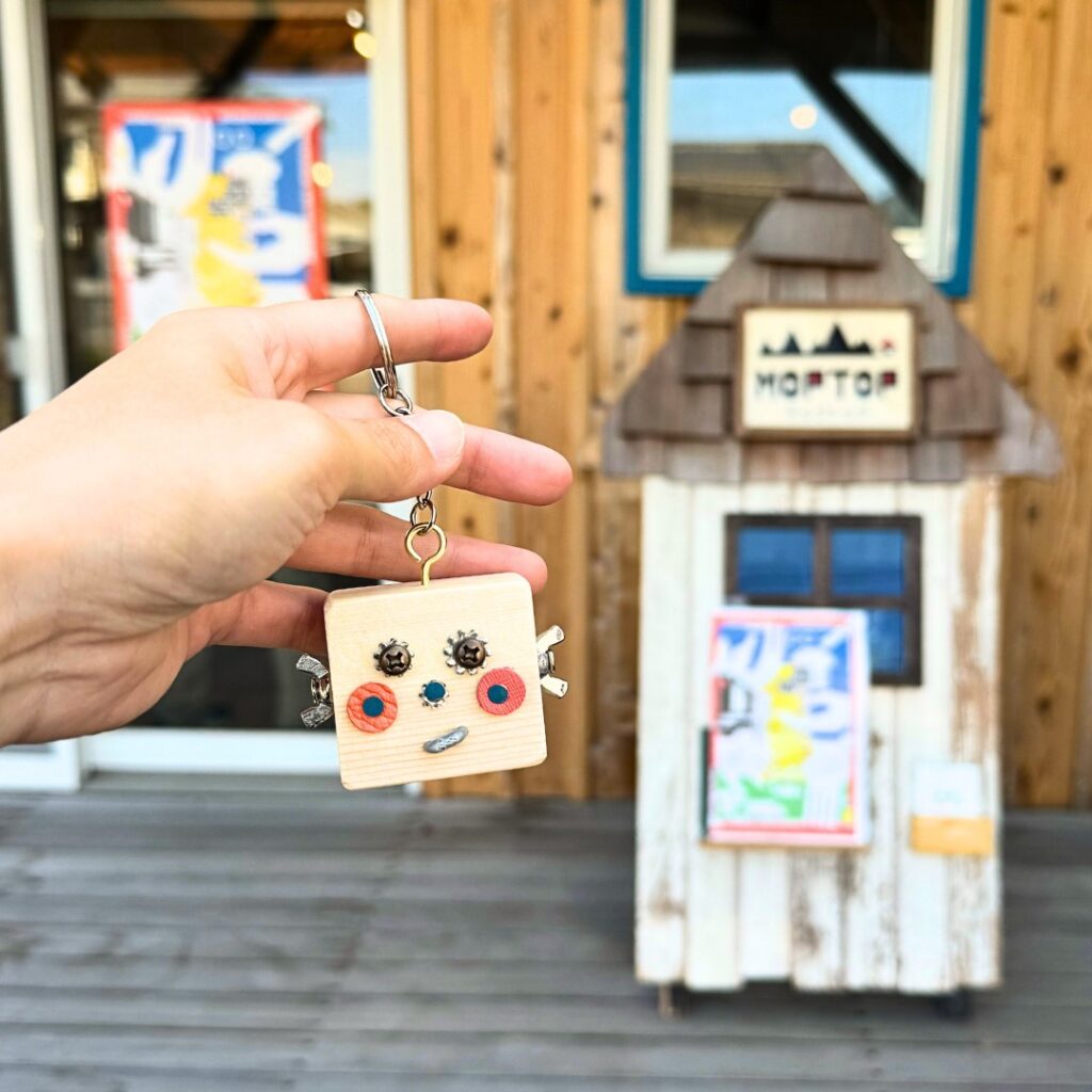 完成したロボットとMOPTOPさんの外観