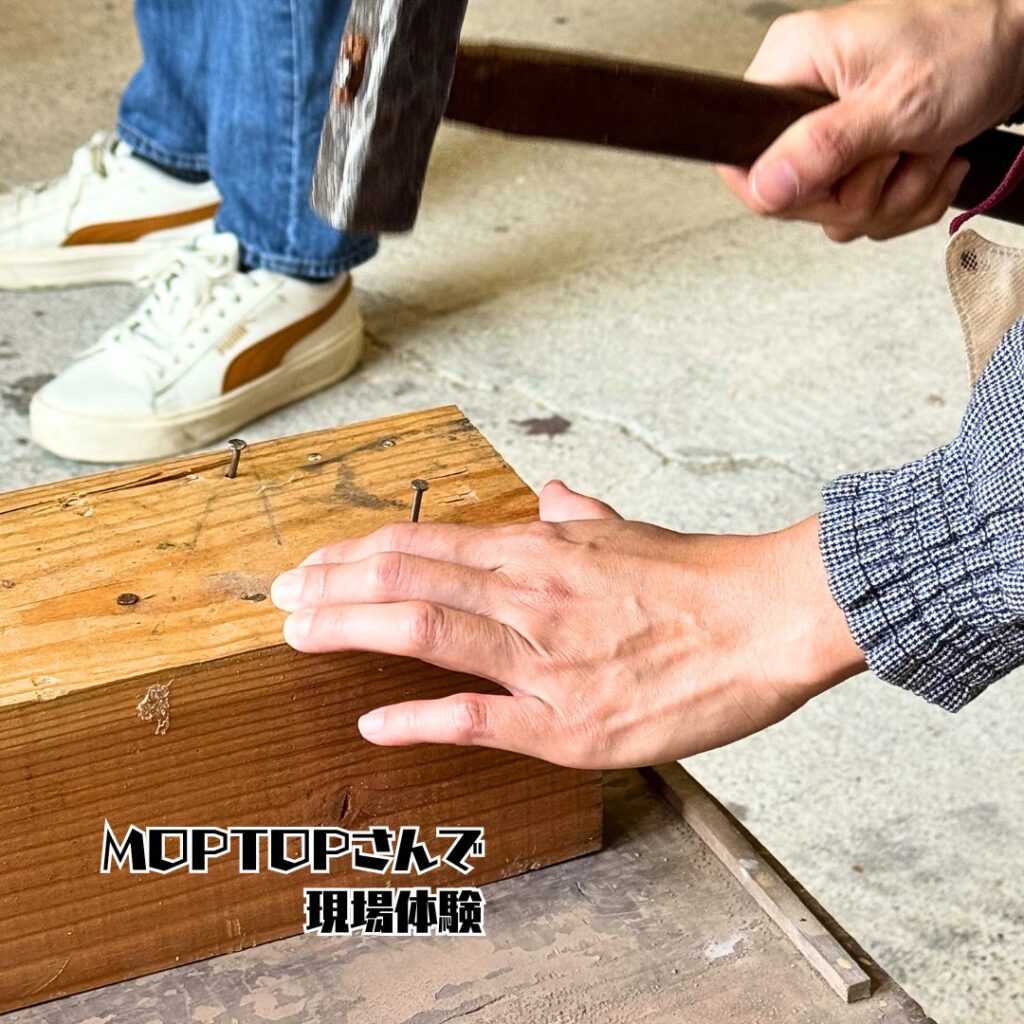 釘打ち体験の様子