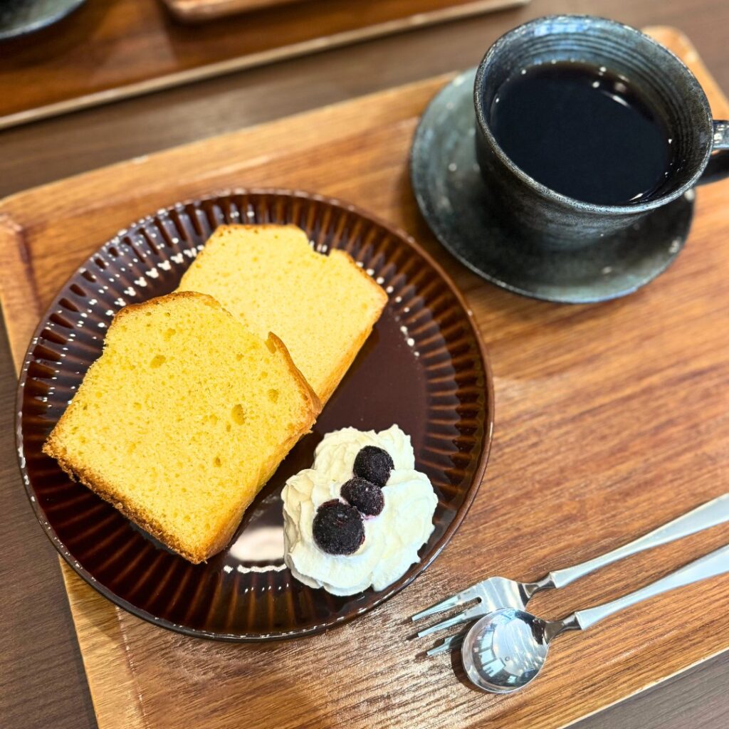 カフェ悠の手作りパウンドケーキとコーヒー