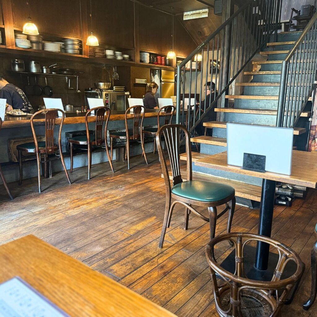 [画像：食堂みやもとさんの店内の様子]