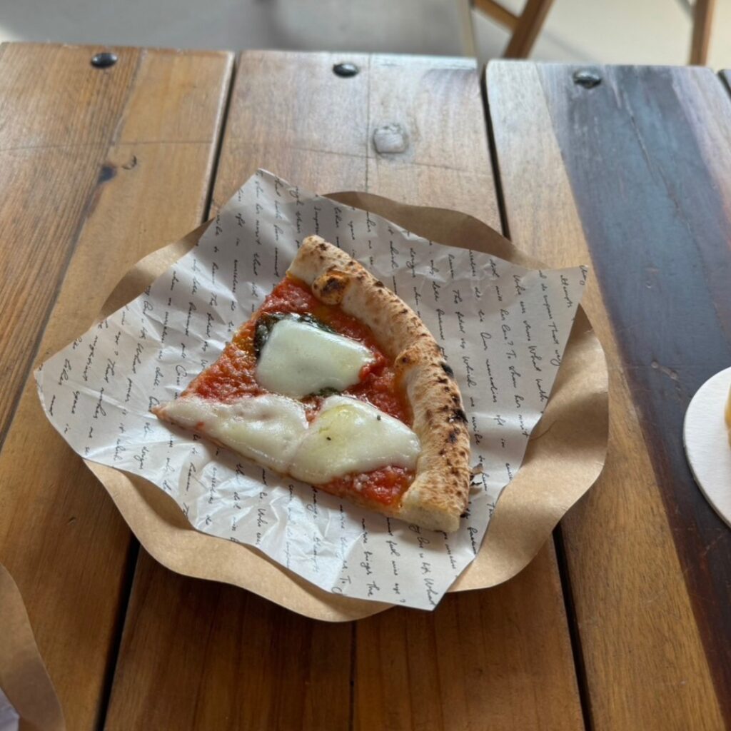 ノコギリCAFESTANDさんのピザ