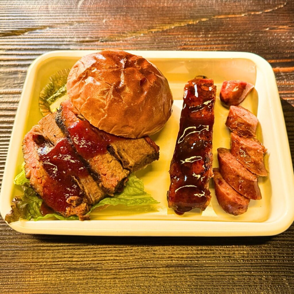 画像：B-YARD MEATINGさんのブリスケットサンドセット