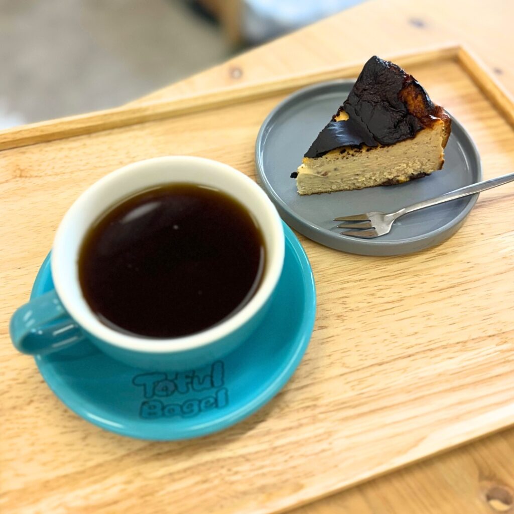 アメリカーノとバスクチーズケーキ