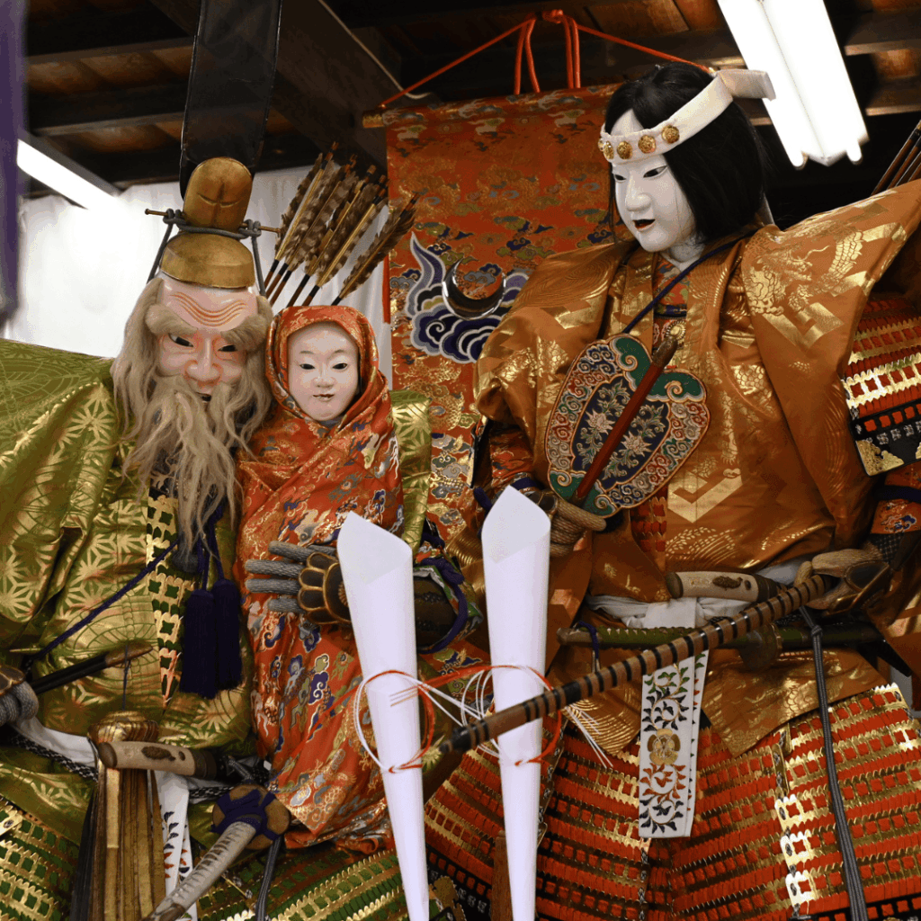 本町の神功皇后と応神天皇を抱く武内宿弥の人形