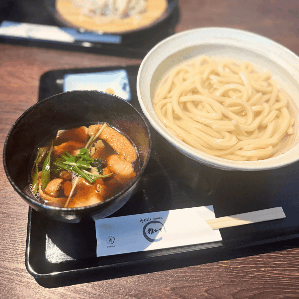 釜揚げ肉つけうどんの全体写真