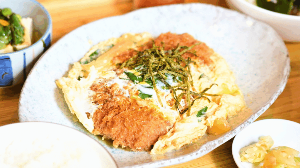 やわらかジューシーな「三元豚のカツとじ」